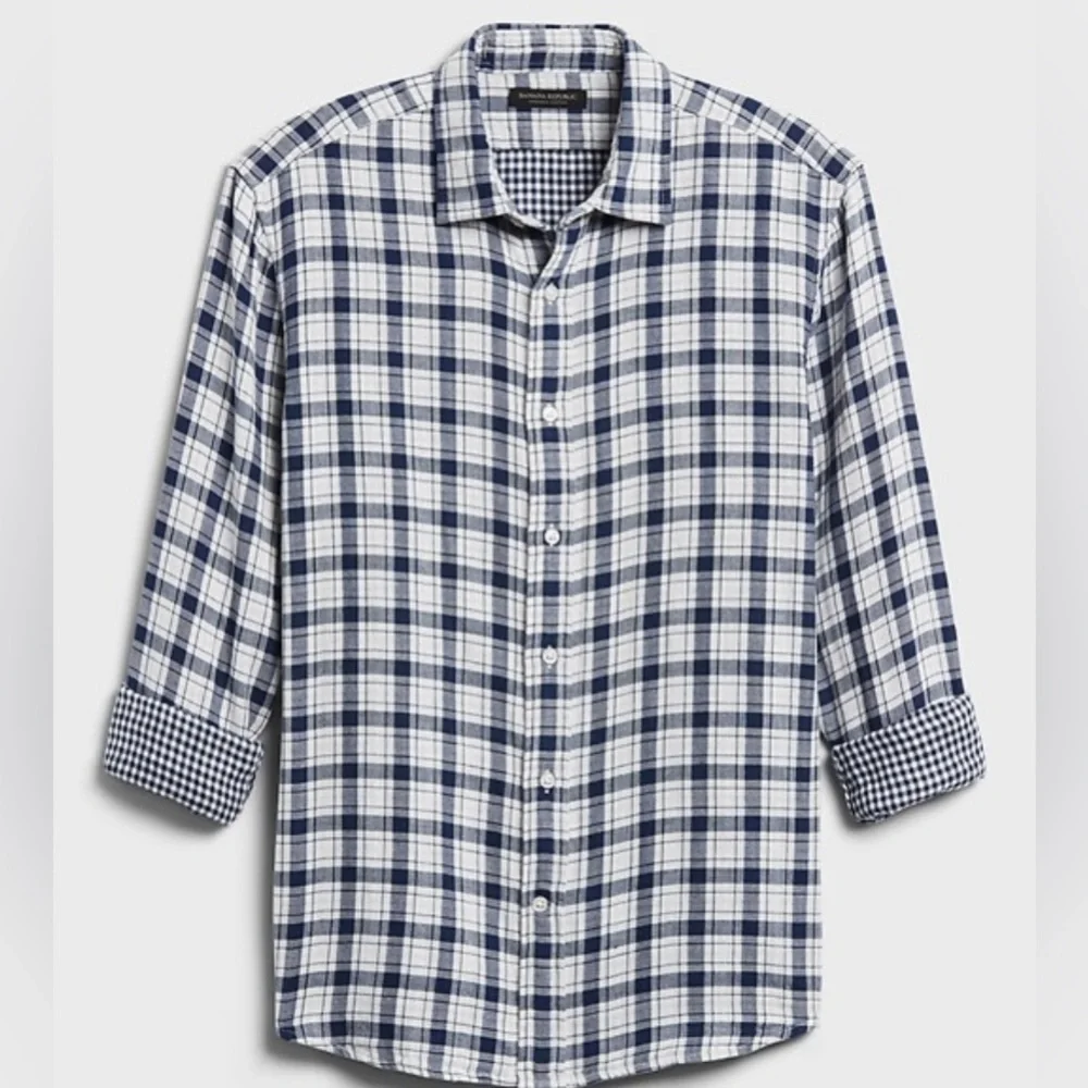 Men’s Banana Republic button down. Size small. Excellent condition
